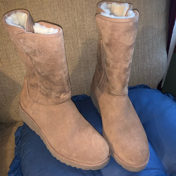 Ugg Kristin - Tan - Picture 2 of 8